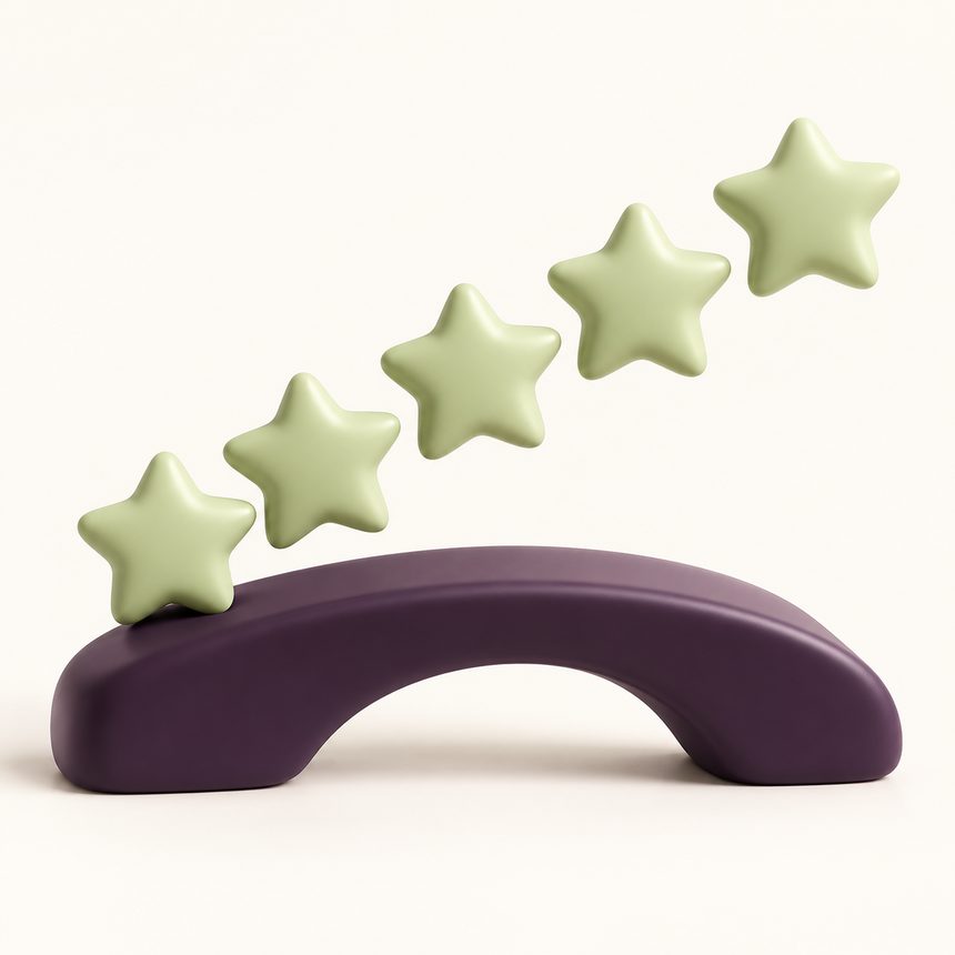 Vijf sculpturale sterren boven een aubergine boog